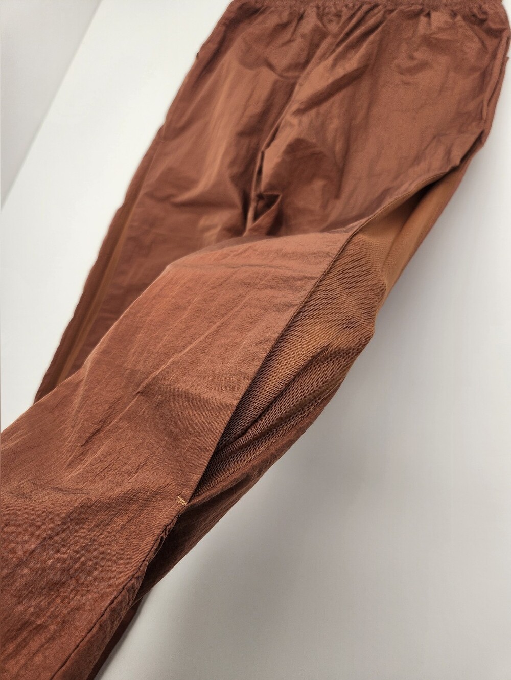 New In Camel Shimmer Jogger Pants Women’s Large Lightweight Pull On NWT - Picture 8 of 8
